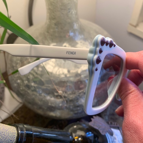 Authentic FENDI 52 Butterfly crystals acetate sunglasses - Picture 9 of 14